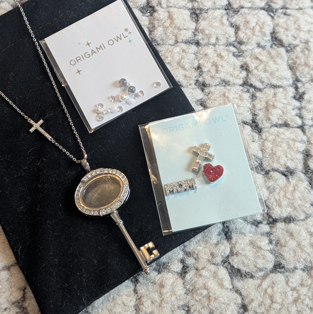 *Mother's Day Gift❤️Origami Owl Key Locket And Charms